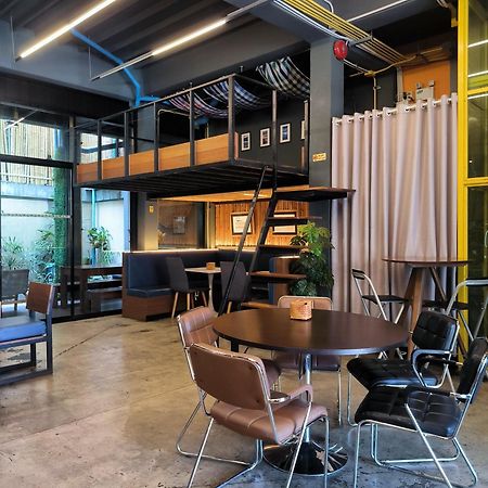Whereder Poshtel Udonthani Kültér fotó