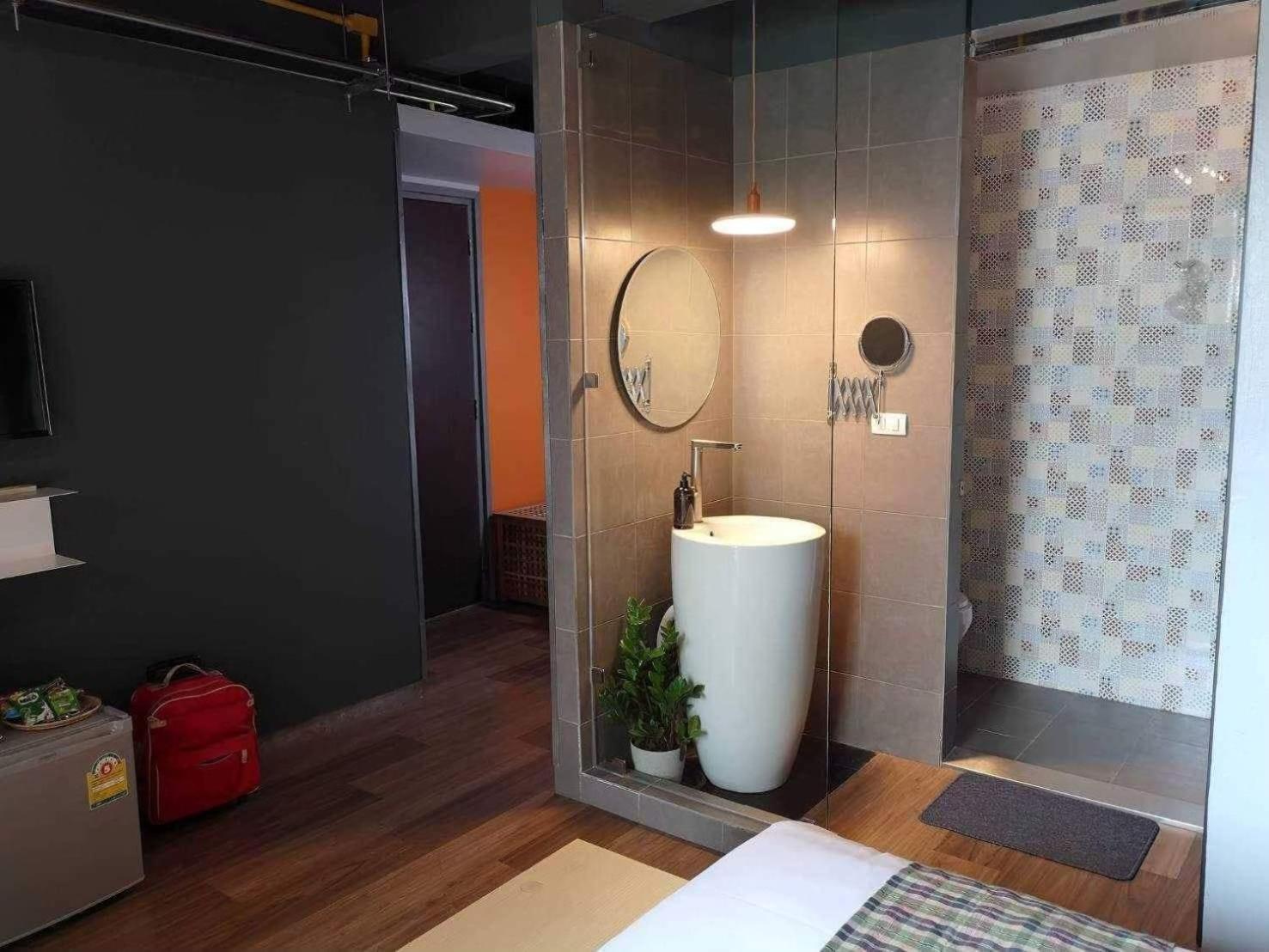 Whereder Poshtel Udonthani Kültér fotó