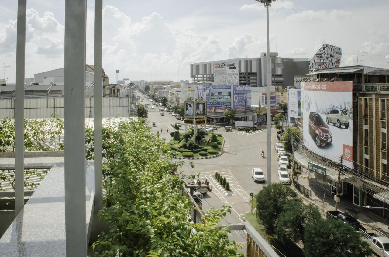 Whereder Poshtel Udonthani Kültér fotó